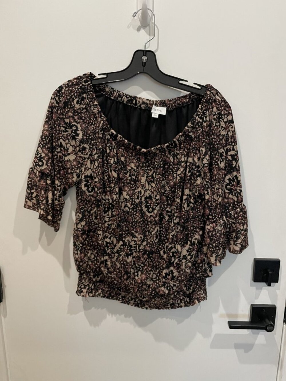 LAST CHANCE!  Evereve popover tee, top or shirt - Size Large - Flutter Sleeves